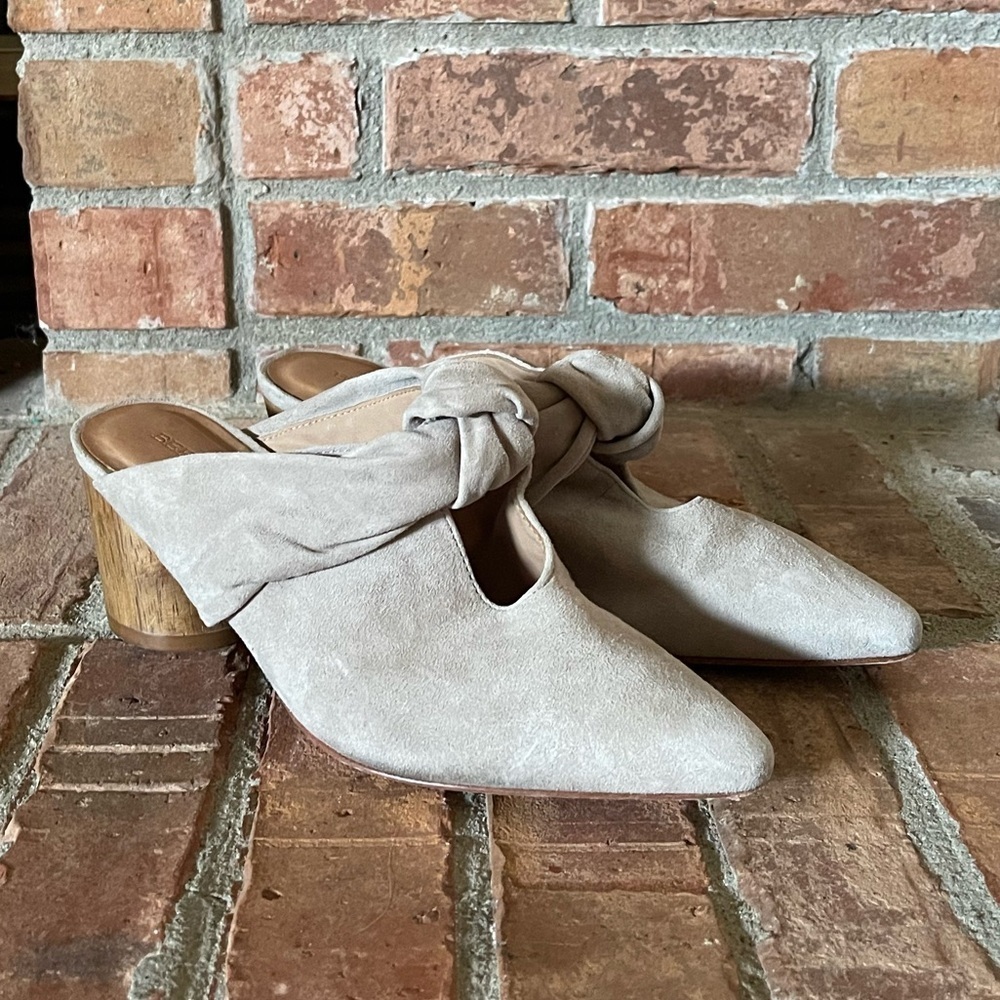 Bernardo Finley Light Gray Neutral Leather Mules